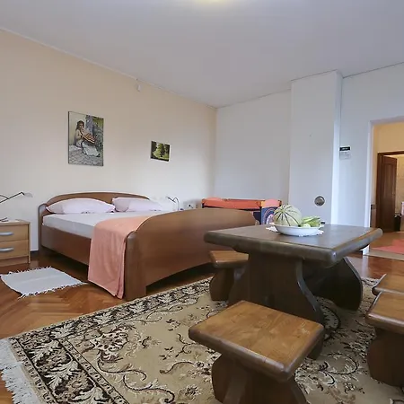 Apartment Vera *