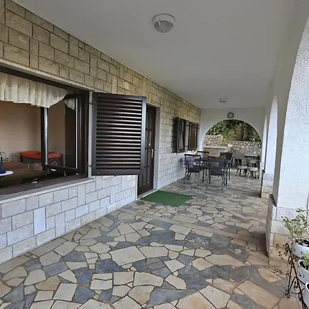 Vera Apartment