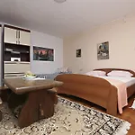 Vera Apartman *